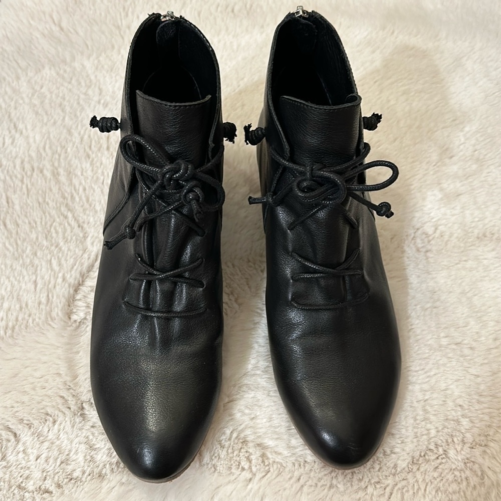 Django and Juliet dress shoes